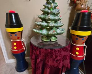 Flowerpot toy soldiers, vintage ceramic lighted Christmas tree that works!  
