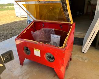 Sandblasting cabinet