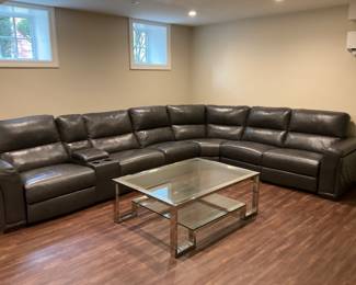MACYS LEATHER SECTIONAL WITH 3 SECTIONS RECLINING
