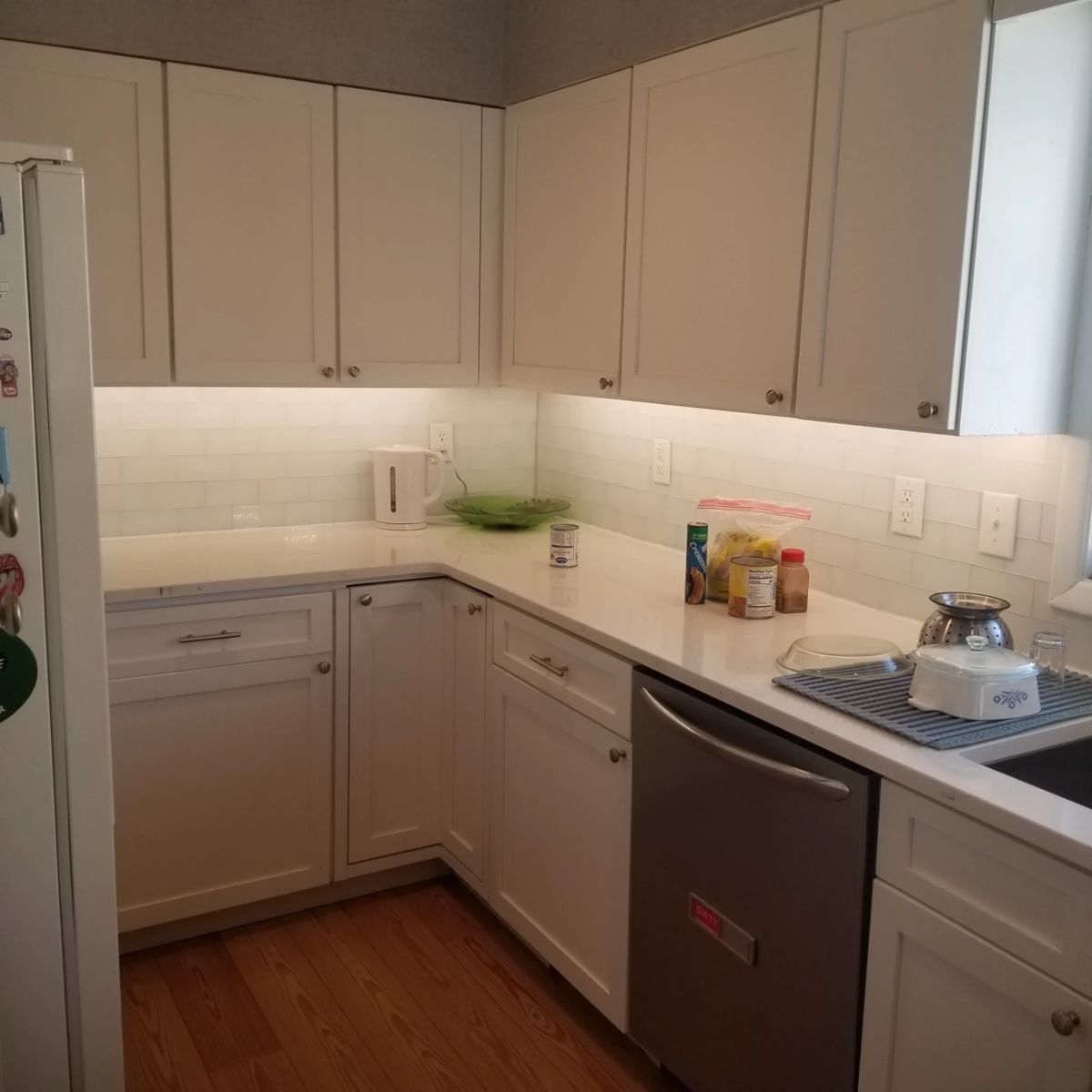 Clean & contemporary kitchen cabinets