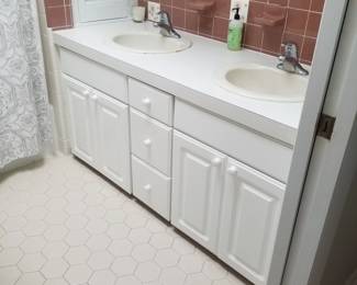Double bath vanity