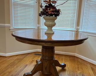 Oak pedestal table 