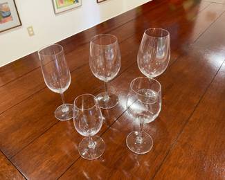 Samples of several dozens of wine glasses