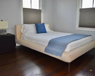 Full platform bed