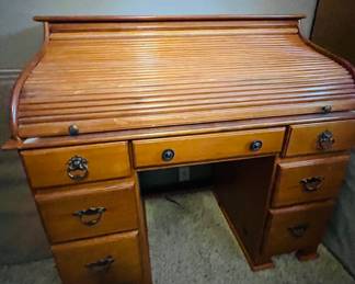 Roll top desk