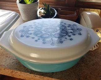 Pyrex casserole 