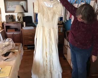Vintage wedding dress & veil. (More or less size 8)