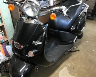 Scooter - 2004 Aprilla Mojito Custom 150 with low mileage! 
Beautiful ride!!