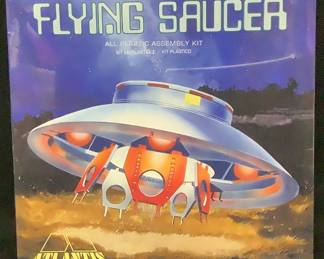 ATLANTIS FLYING SAUCER MODEL