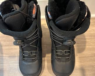 Snowboard boots and snowboard