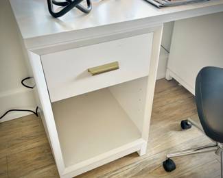 White desk with black office chair