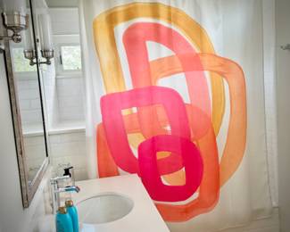 Pink/orange bathroom accessories