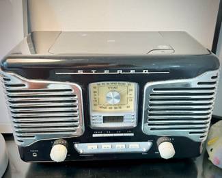 Retro-style TEAC radio