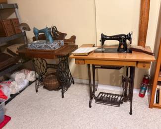 KINGSTON DELUXE AND SINGER 15K SEWING MACHINES 