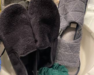 Misc men's leisure footwear.