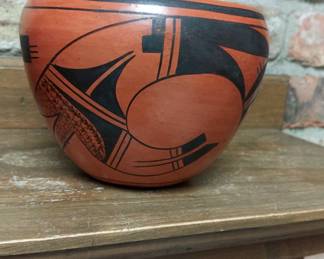 Lovely vintage Roberta Silas Hobie bowl. 5" x 5" (approx)