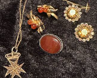 Vintage Jewelry, Brooches, Pins, earrings, necklaces, clip earrings