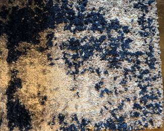 Blue & White "Shag" Carpet. Measures 5' 5" x7' 7".