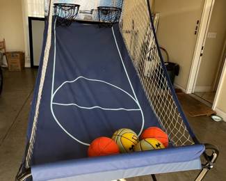 Hoops basketball game