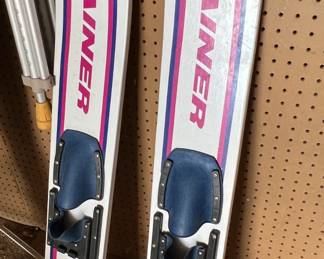 Trainer water skis
