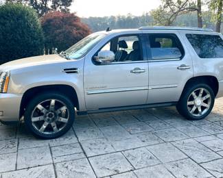 2007 Cadillac Escalade with 104K miles