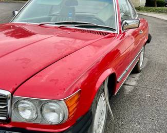 1989 Mercedes 560 -not currently in running condition