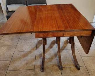 Presale dining room table with extra leaf's