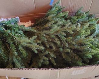 Christmas tree prelit