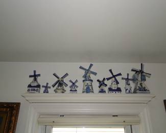 Windmills, in the blue and white style, of Delft