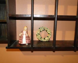 Little porcelain girls and wreath