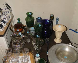 Vases and more on this table