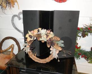 Random wreath, with working speakers