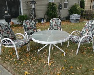 Table and chairs set.  Does need work, but we have it priced to sell