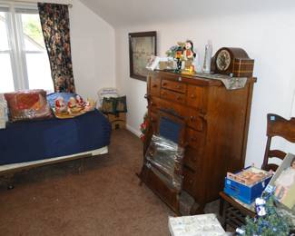 Lots of great vintage pieces of furniture too