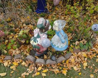 XOXOXO these Dutch children are a welcome addition to any garden area