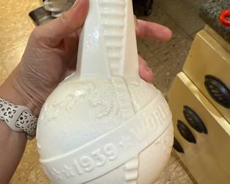 Worlds Fair 1939 Milk Glass