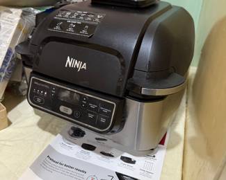 Lots of small kitchen appliances