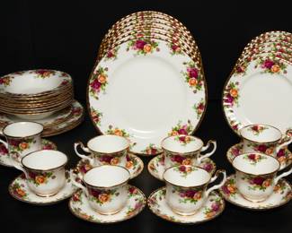 40 piece Royal Albert “Old Country Rose” Bone China Made in England 