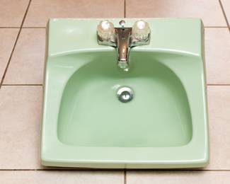 Vintage Mint Green Wall-Mounted Jadeite&nbsp;Style Bathroom Sink in Excellent Condition!
