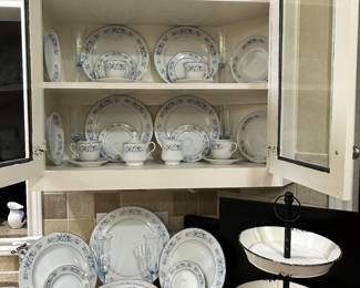 Lovely Set of Carlton Dishes from Japan, "Carla" Service for 8