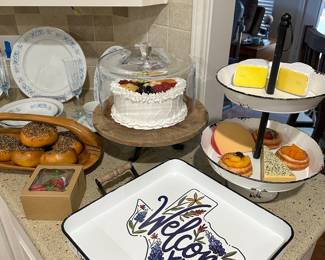 Some Home-made looking goodies... that are sure to delight the eye, but disappoint the tongue and the tummy.