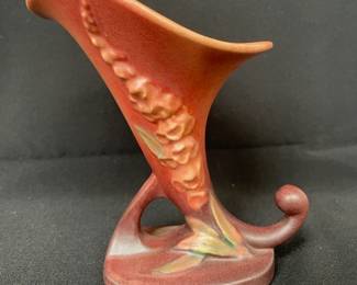 Vintage Roseville Bleeding Heart Cornucopia Vase
