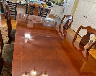 Thomasville furniture dining room set Table And six chairs with two leaves