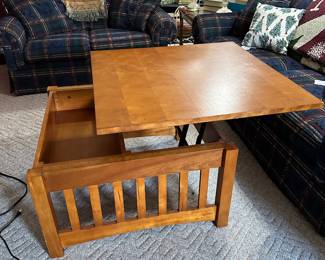 Extending coffee table