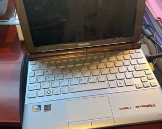 TOSHIBA NB305 - N442BL Laptop