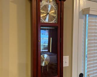 Hanging wall clock