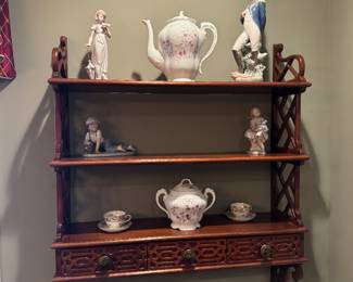 Hanging shelf with Lladro figures