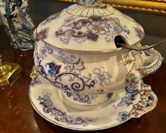 Large tureen with ladle