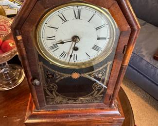 Antique mantle clock