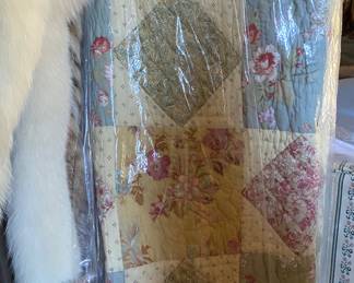Bedding , Quilts 